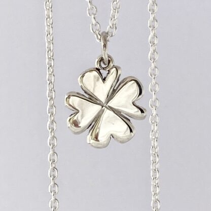Sterling silver four leaf clover charm pendant & chain