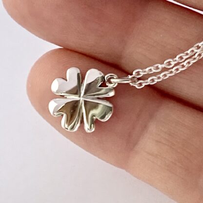 Sterling silver four leaf clover charm pendant & chain