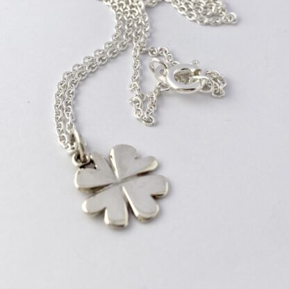 Sterling silver four leaf clover charm pendant & chain