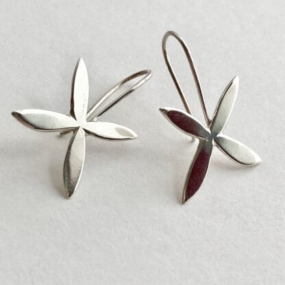 Flower shaped sterling silver drop earrings